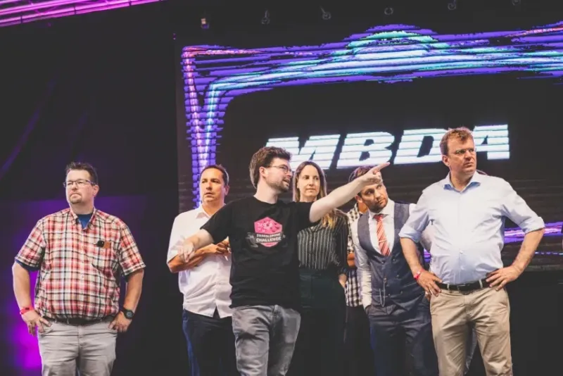 swarmchal2-855x570_do