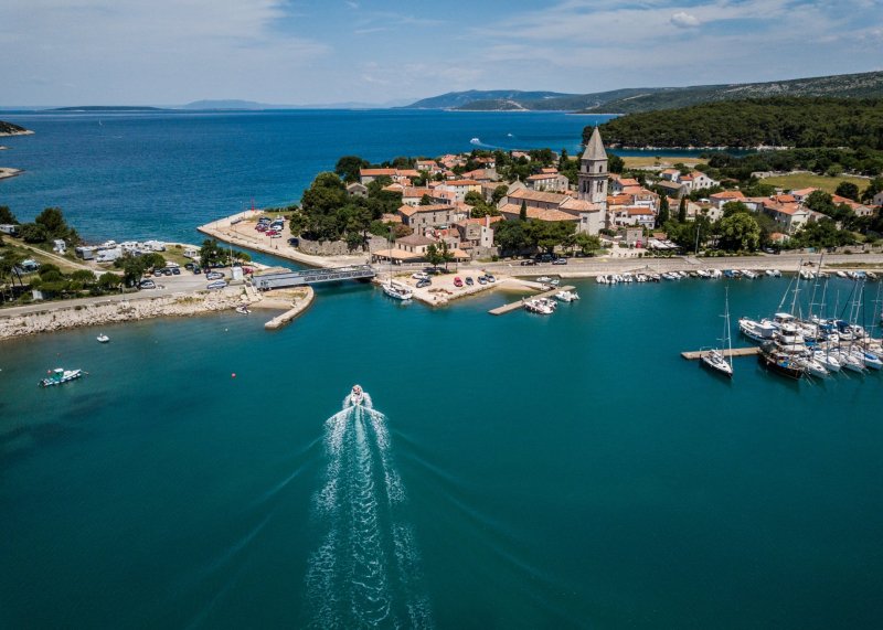 Mali Lošijn with boats drone photography