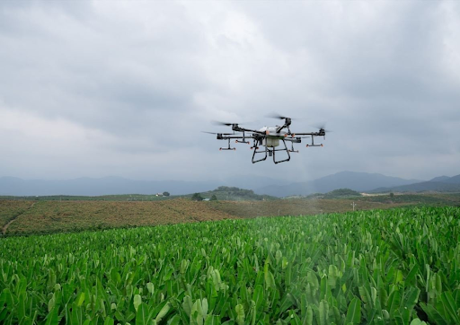 1 Dron DJI Agras T30 se stále častěji začíná objevovat i nad evropskými a českými poli