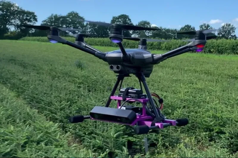 xmasdrones1-855x570_do