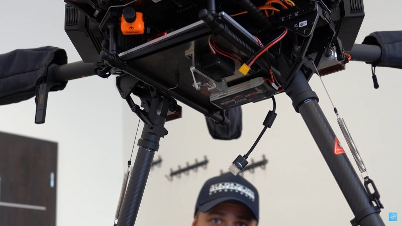 Air dropping na dronu DJ M600 Pro