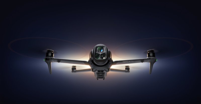 Mavic 4 Pro_Product KV_Close-up_dark