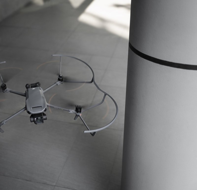 Dron Mavic 3 s ochrannými oblouky