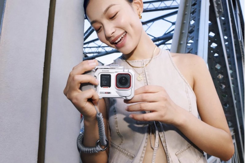 Akční kamera Insta360 Ace Pro 2 - bílá ze předu