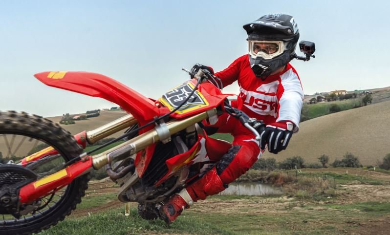 Akční kamera Insta360 Ace Pro 2 na motorce