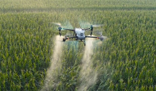 Dron pro zemědělství DJI Agras T50