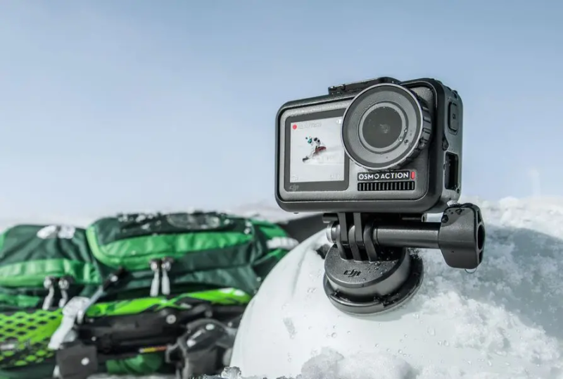 Osmo Action na lyžařské helmě