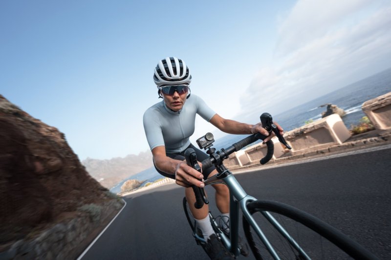 DJI Osmo Action 6 Road Cycling_Lifestyle
