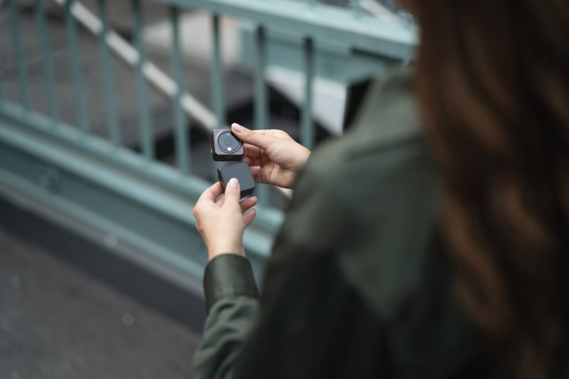 Outdoorová kamera DJI Osmo Action 2 v sestavě s nabíjecím modulem