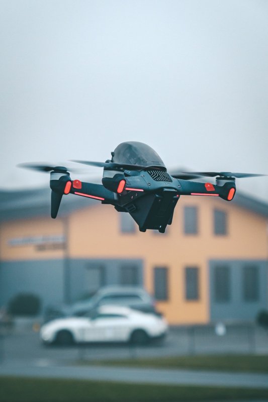 Dron DJI FPV si můžete přizpůsobit barvou obrysových světel