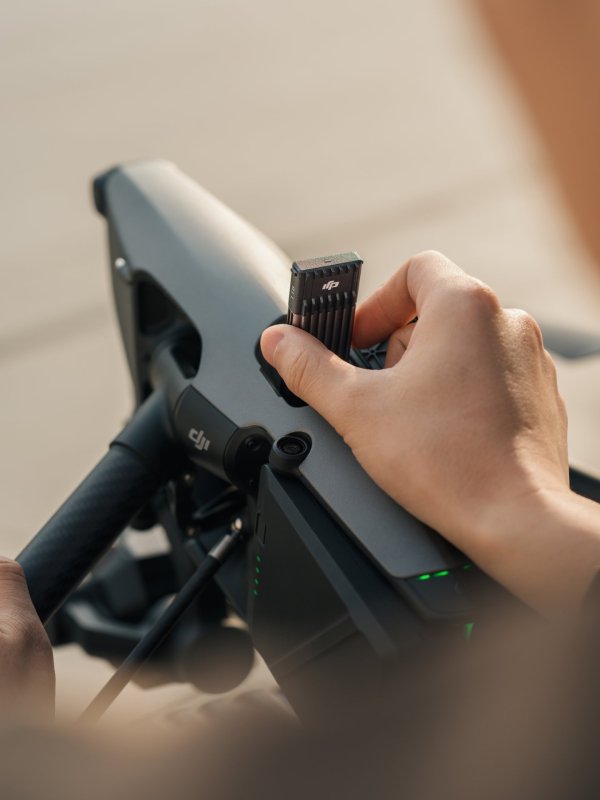 Součástí Inspire 2 je i DJI PROSSD 1TB disk