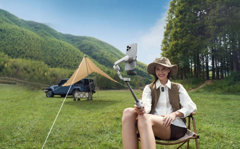 Ruční stabilizátor na mobil DJI Osmo Mobile 6 Platinum Gray je skvělý parťák na cesty