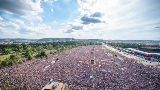 ze-zakulisi-demonstrace-letna-blog-dronpro.cz.jpg