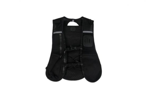 Turistická vesta s držákem na akční kameru