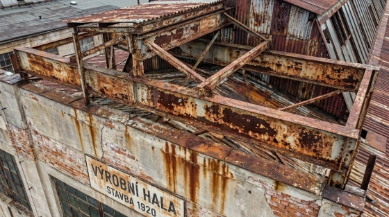001_aerial-close-up-of-corroded-steel-structure