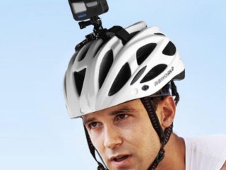 Držák akční kamery na helmu