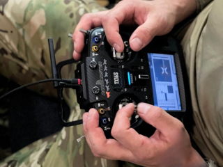 Pilot dronu – specialista na FPV drony (stavba, servis, manévrování a video)