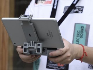 Držák tabletu na dálkový ovladač (pro 7,9 až 12.9 palcové tablety)