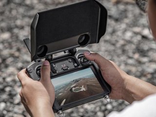 2v1 černý kryt a sluneční clona na DJI RC Pro