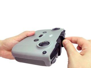 Úchyt k držáku telefonu na dálkovém ovladači