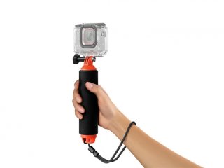 Plovoucí rukojeť na akční kameru
