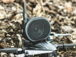 Univerzální reproduktor na dron s popruhem
