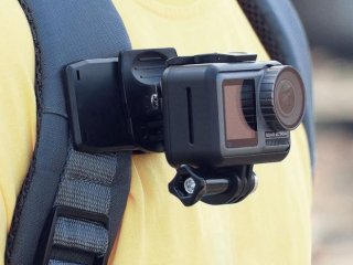Otočný klip na batoh pro akční kameru