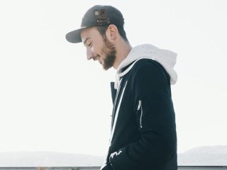 Držák akční kamery na kšiltovku