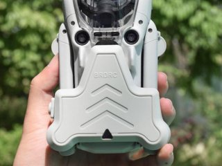 Šedý držák vrtulí na dron DJI Mini 4 Pro