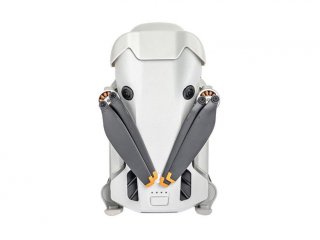 Šedý kryt kamery a předních senzorů na dron DJI Mini 4 Pro