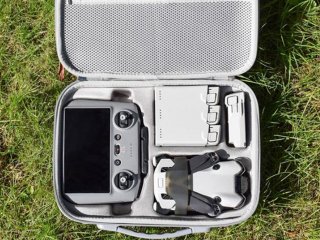 Světle šedé pouzdro na dron DJI Mini 4 Pro