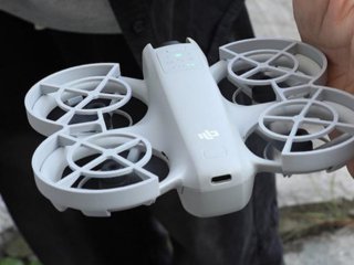 Šedé ochranné oblouky na dron DJI Neo
