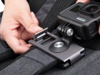 Držák akční kamery na popruh batohu