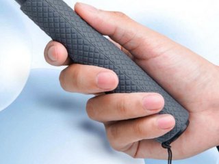 Prodlužující tyč s protiskluzovou rukojetí na akční kameru