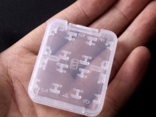 Transparentní pouzdro na paměťové karty