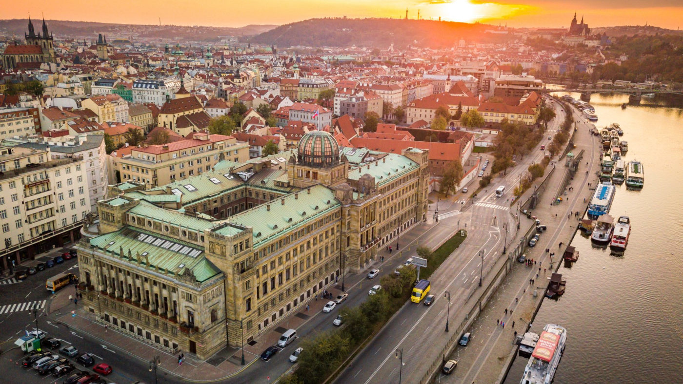 Pilot dronu – specialista na realitní byznys (z dronu, kamera, střih)