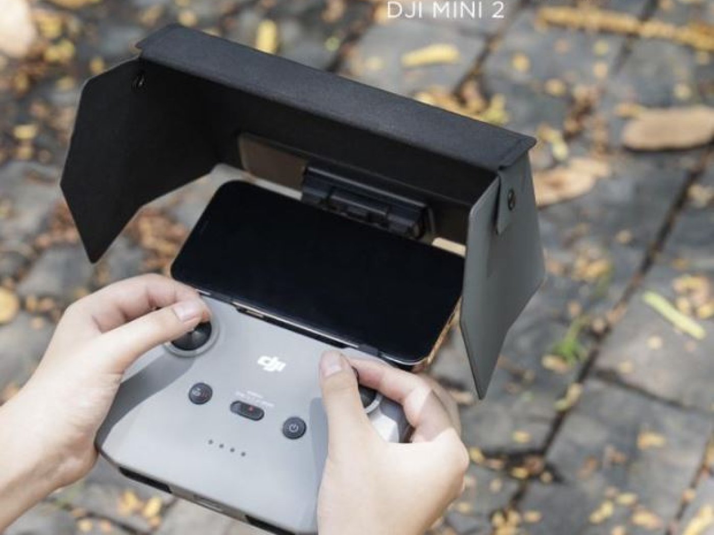 Cynova sluneční clona na dálkový ovladač