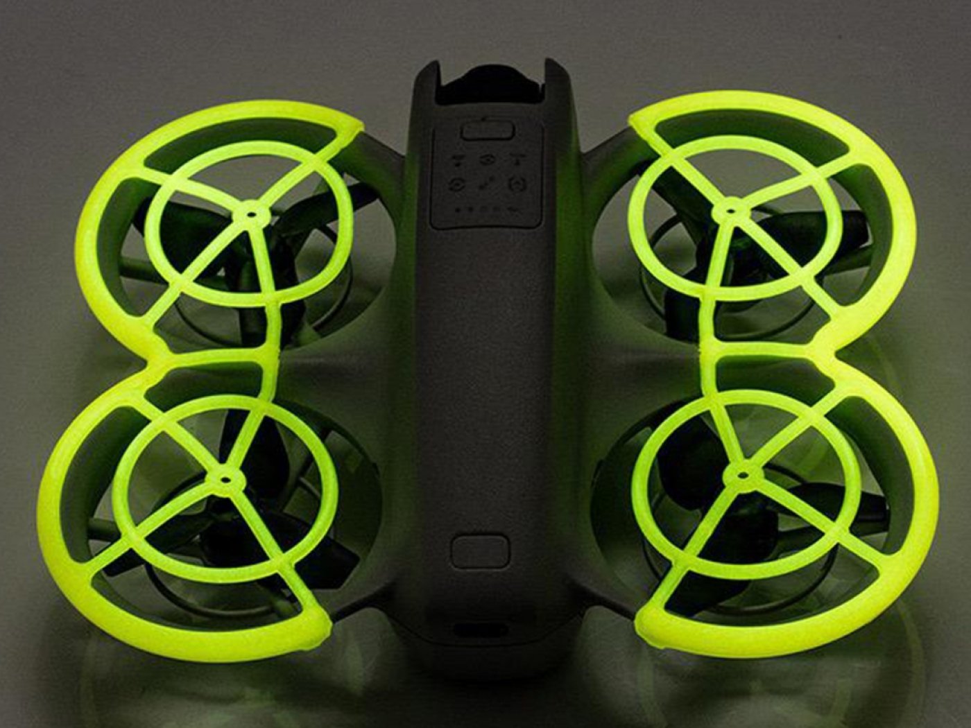 Zelené fluorescenční ochranné oblouky na dron DJI Neo