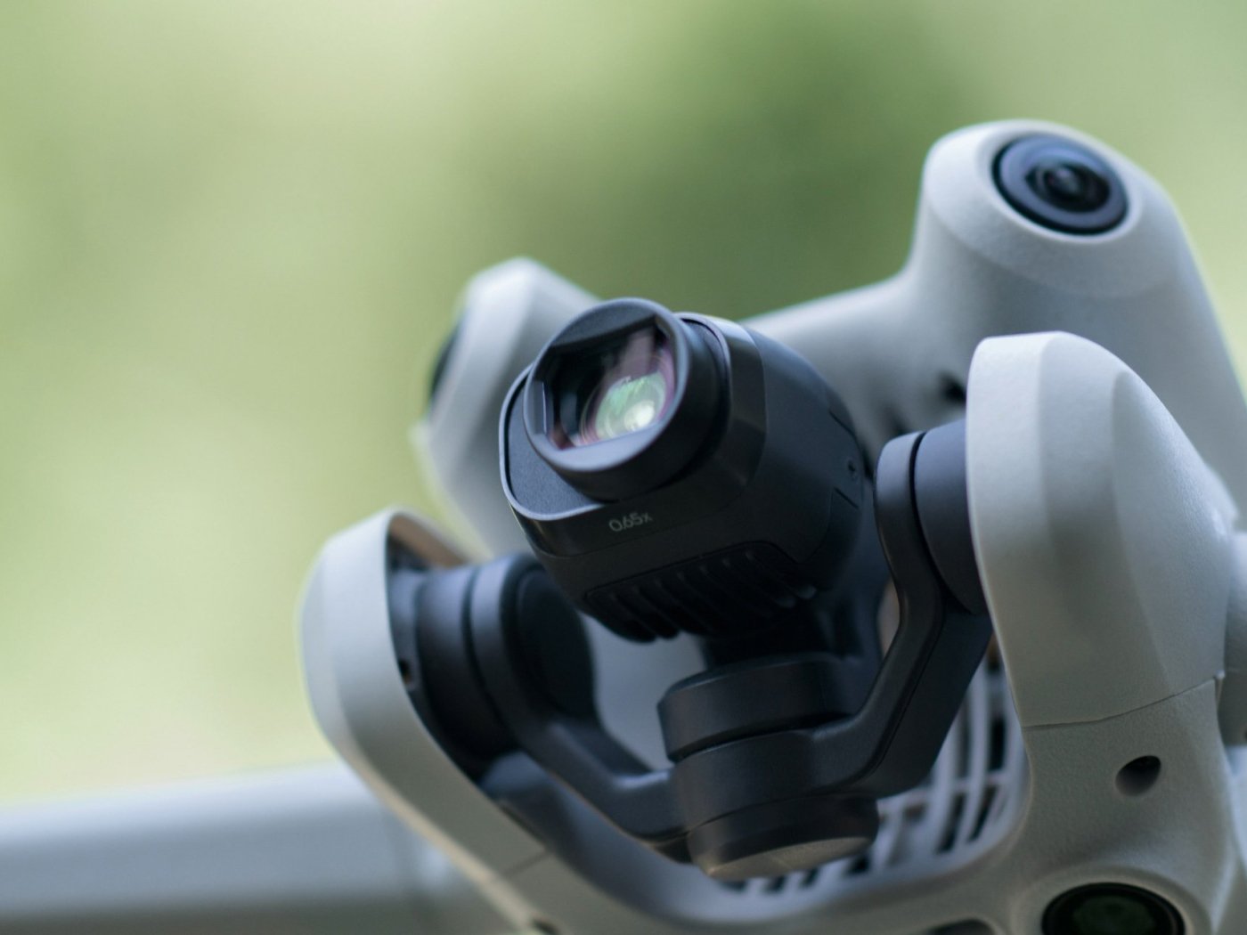 DJI Mini 4 Pro širokoúhlý objektiv