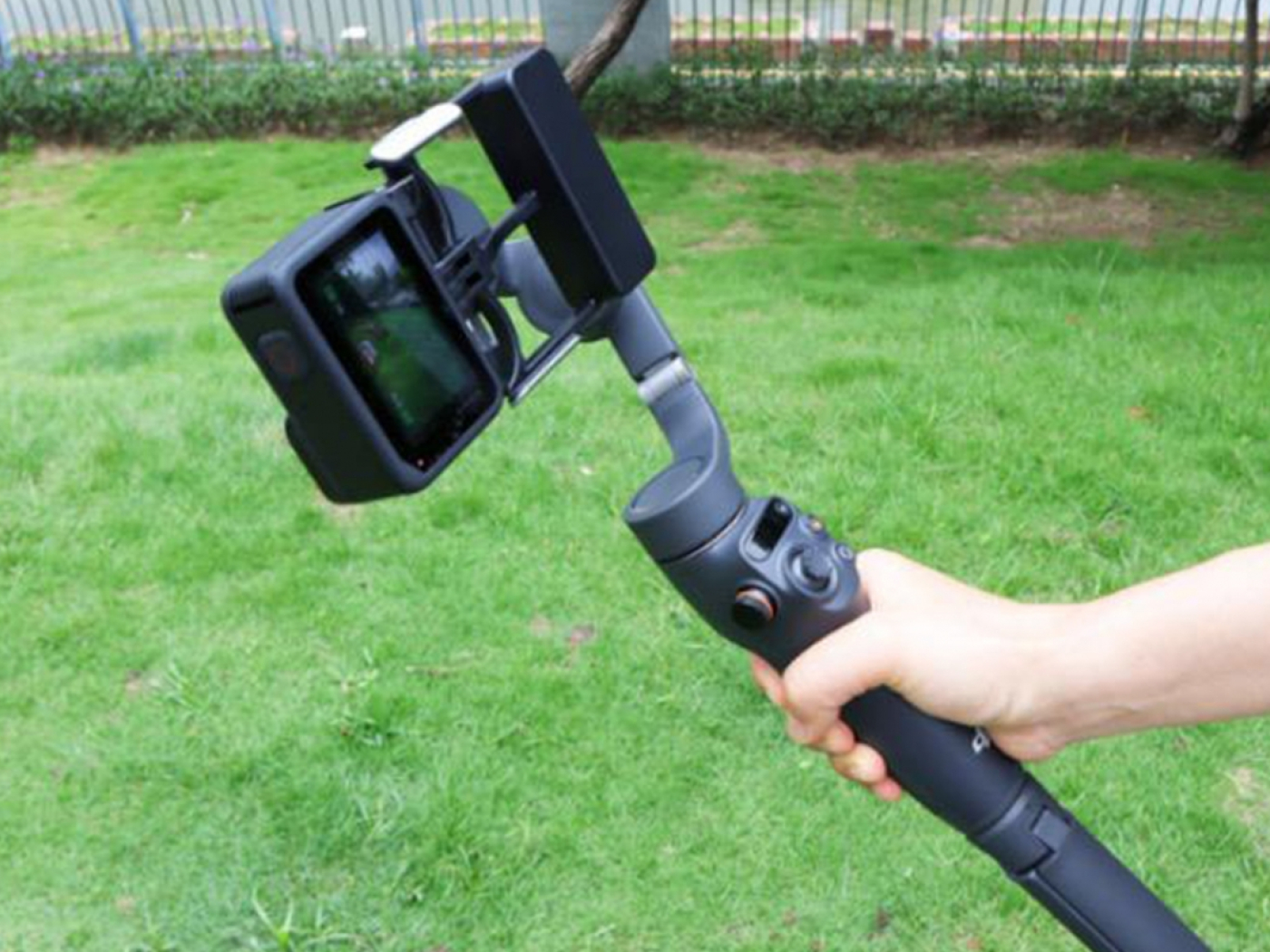 Adaptér pro připojení akční kamery DJI Osmo Action 4 na stabilizátor DJI Osmo Mobile 6