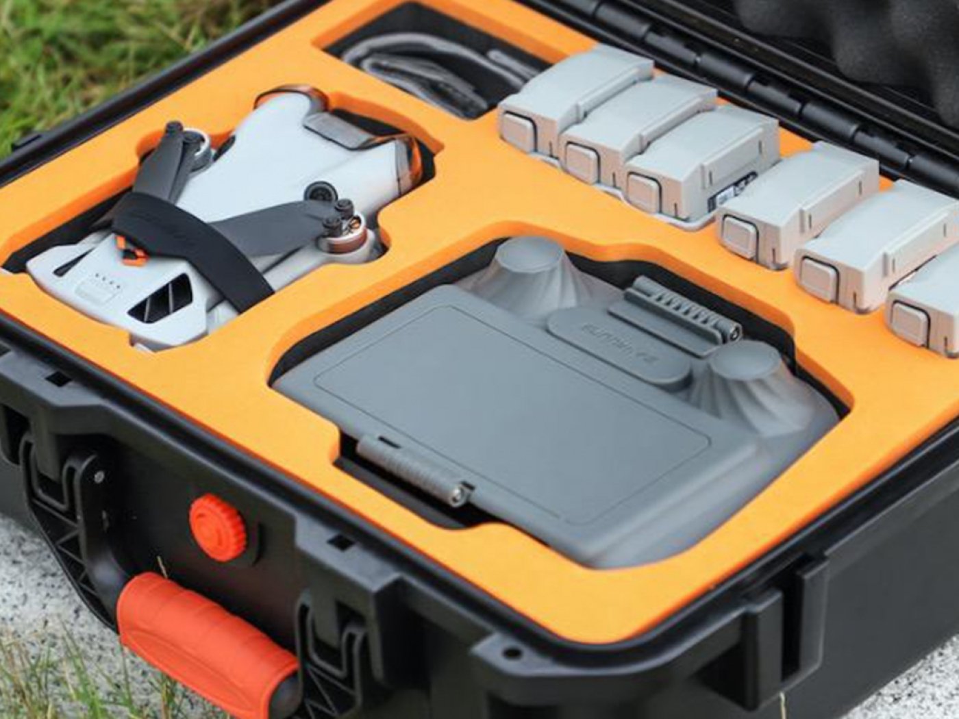 Voděodolný kufr s popruhem přes rameno na dron DJI Mini 4 Pro