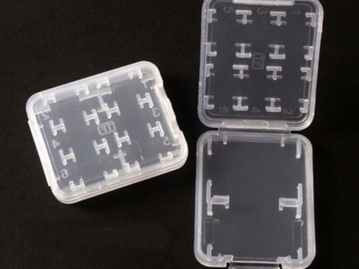 Transparentní pouzdro na paměťové karty