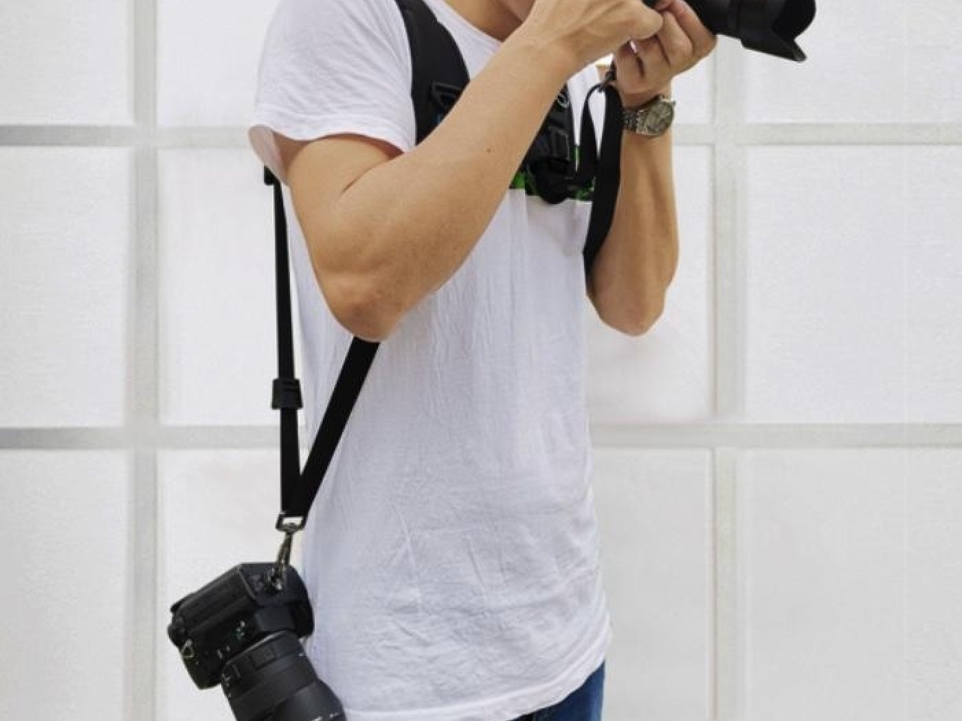 Popruh na ramena pro dva fotoaparáty