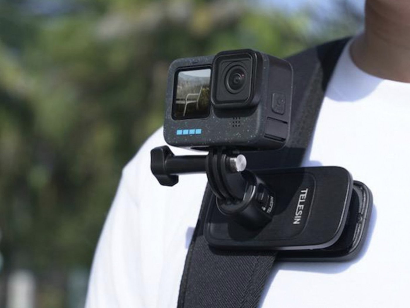 Rychloupínací spona na batoh pro akční kamery