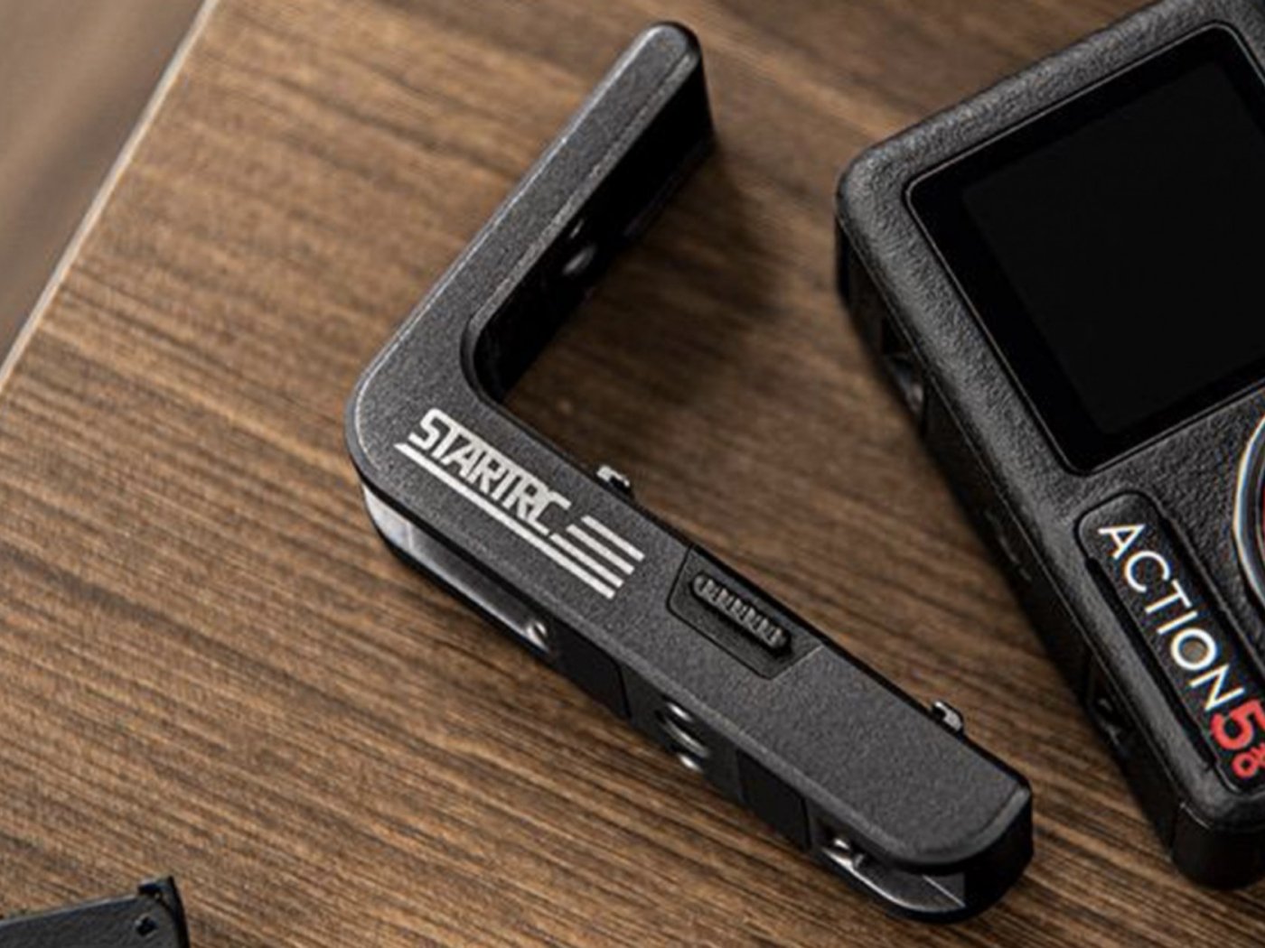 Magnetický držák ve tvaru L na kameru DJI Osmo Action 5 Pro / Osmo Action 4