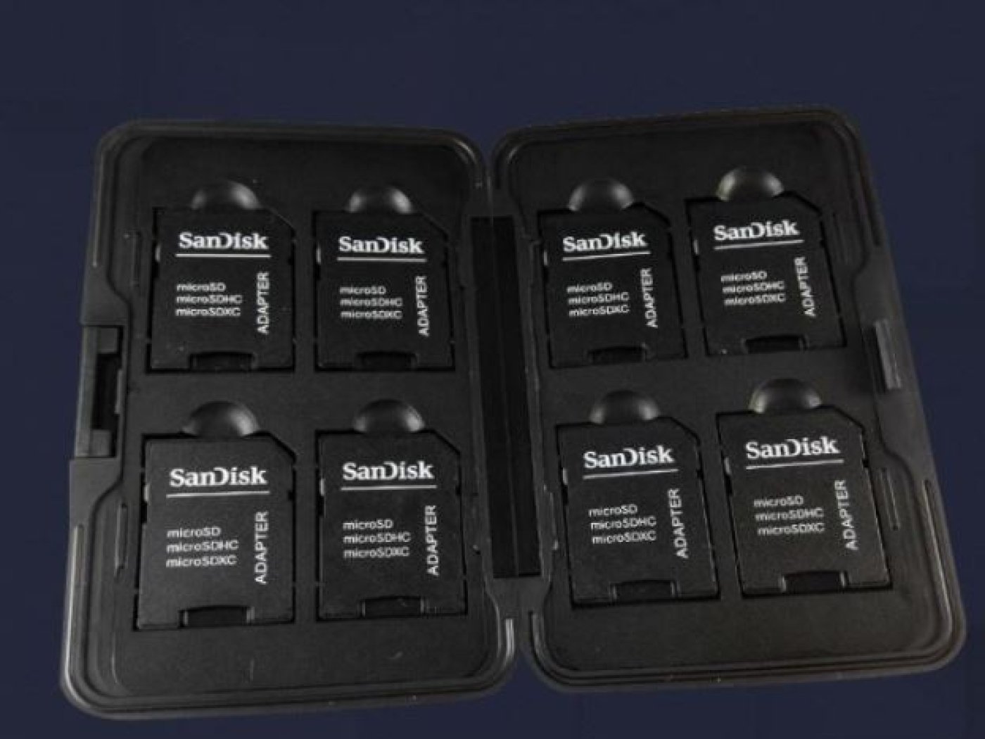 Černé mini pouzdro na paměťové karty