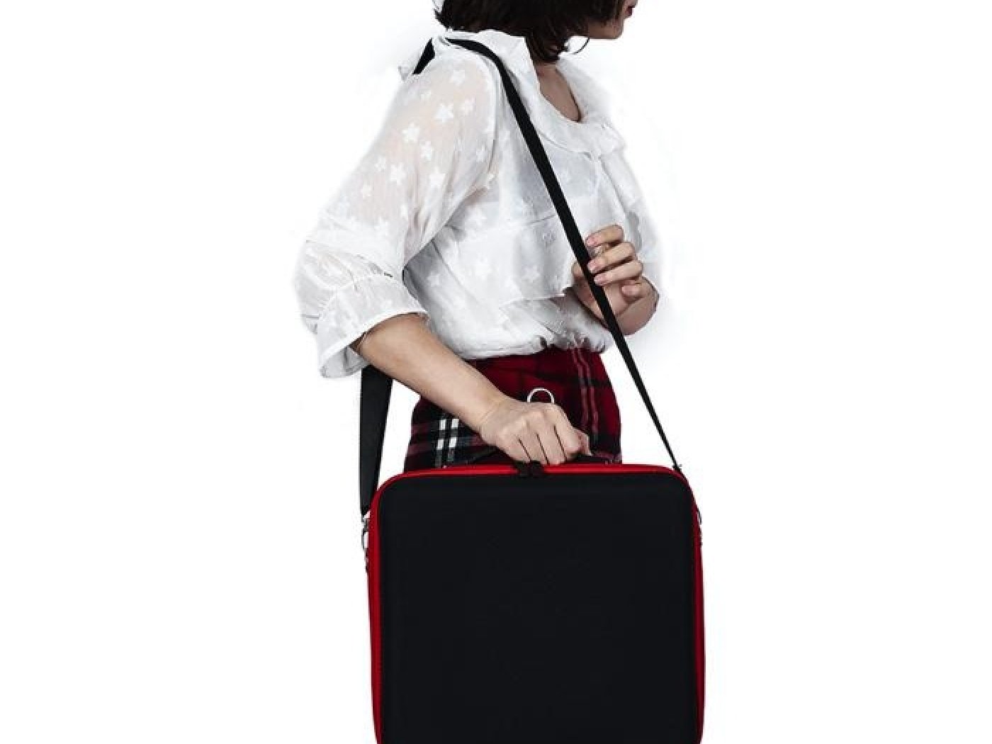 Černé pouzdro s popruhem přes rameno na dron DJI Avata a Goggles 2