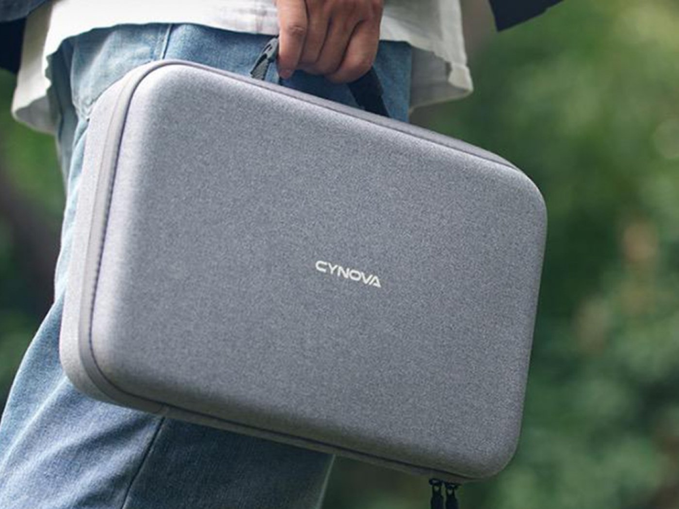 Šedé pouzdro na kameru Insta360 X4