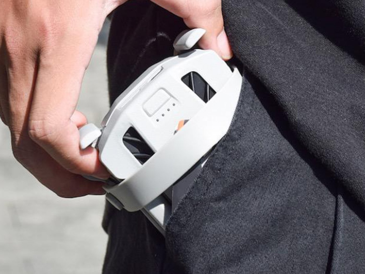 Šedý držák vrtulí na dron DJI Mini 4 Pro