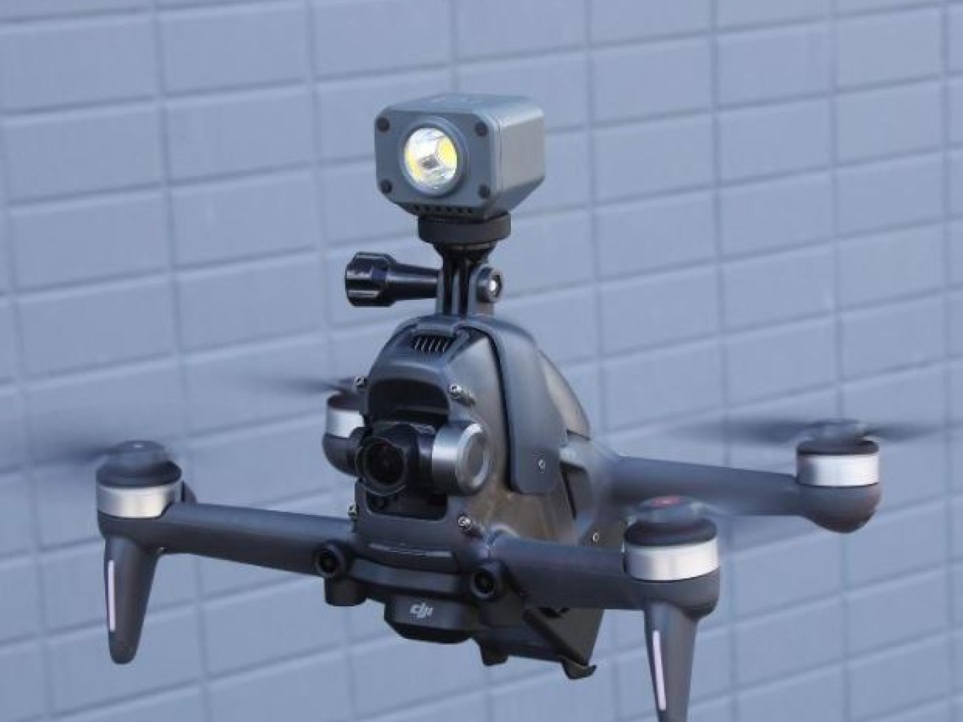 Držák akční kamery na DJI FPV závodní dron